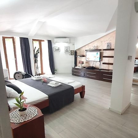 Lucic Rooms & Suites Budva Rum bild