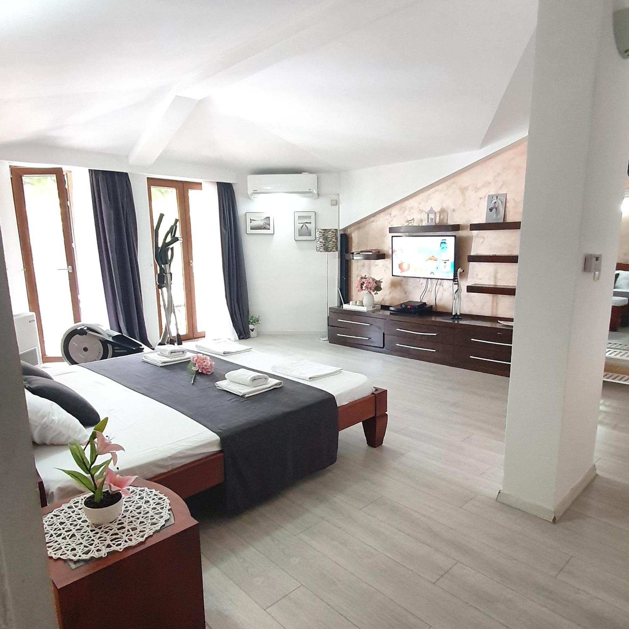 Lucic Rooms & Suites Budva Rum bild