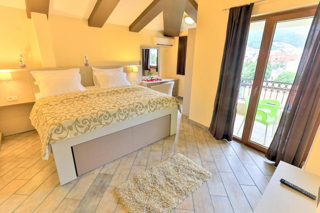 Lucic Rooms & Suites Budva Exteriör bild